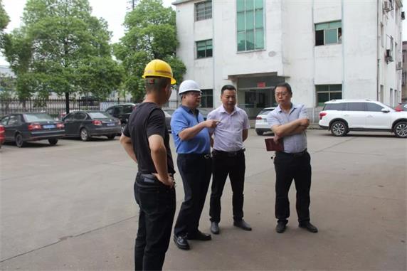 5月4日,天易经开区主任胡明伟携同安监,环保负责人 来我 司进行